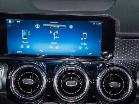 New 2026 Mercedes-Benz GLB 250 4MATIC image 17