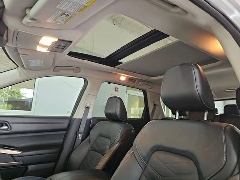 Used 2022 Nissan Pathfinder Platinum w/ Cargo Package image 23