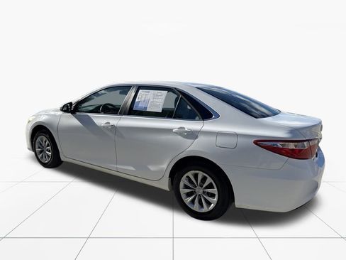 Used 2016 Toyota Camry LE image 6