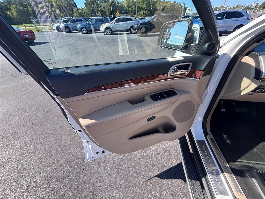 Used 2013 Jeep Grand Cherokee Limited w/ Luxury Group II AWD/4WD image 14