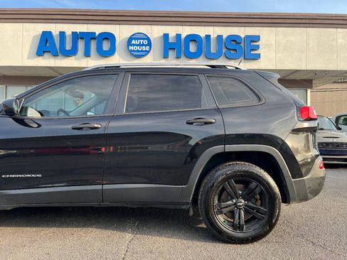 Used 2016 Jeep Cherokee Sport w/ Cold Weather Group AWD/4WD image 36