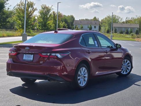 Used 2022 Toyota Camry LE image 11