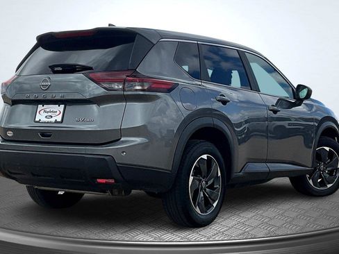 Used 2024 Nissan Rogue SV AWD/4WD image 2