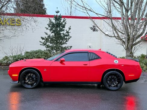 Used 2015 Dodge Challenger R/T Scat Pack w/ Leather Interior Group RWD image 5