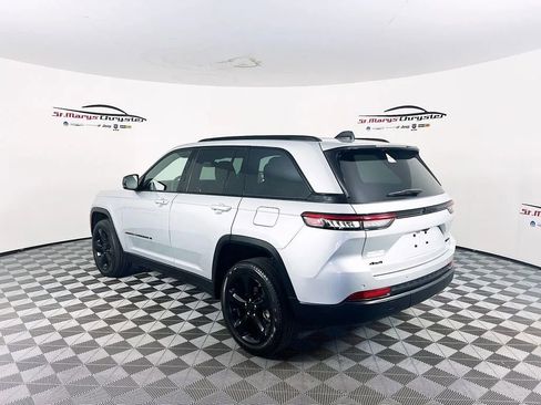 Used 2024 Jeep Grand Cherokee Limited w/ Black Appearance Package AWD/4WD image 6