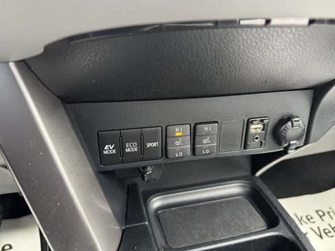 Used 2016 Toyota RAV4 Limited image 5
