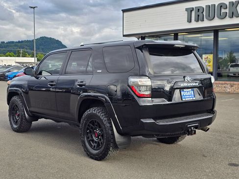 Used 2018 Toyota 4Runner SR5 Premium AWD/4WD image 9