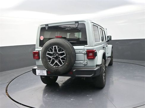 Used 2024 Jeep Wrangler Sahara image 30