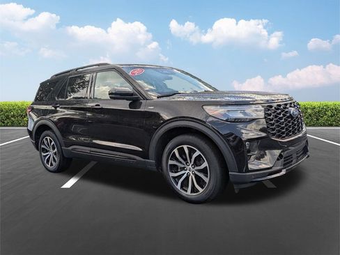 Used 2025 Ford Explorer ST-Line AWD/4WD image 2