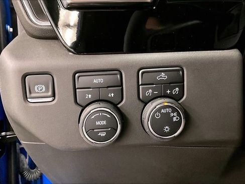 Used 2025 Chevrolet Silverado 1500 LT AWD/4WD image 37