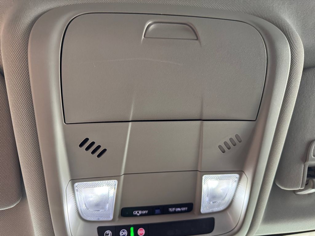 Used 2024 GMC Terrain SLE AWD/4WD image 22