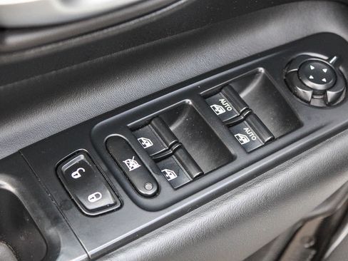 Used 2017 Jeep Renegade Altitude image 29