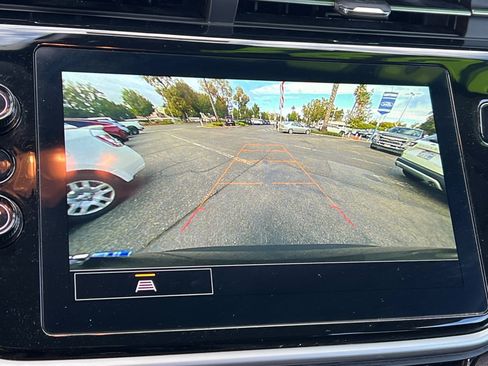 Used 2022 Chevrolet Bolt EUV LT w/ Comfort Package image 19