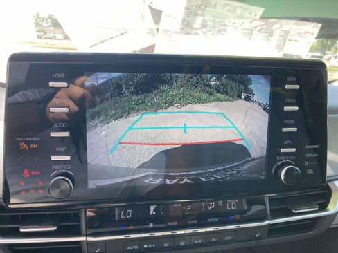 Used 2021 Toyota Sienna XLE w/ XLE Plus Package FWD image 26