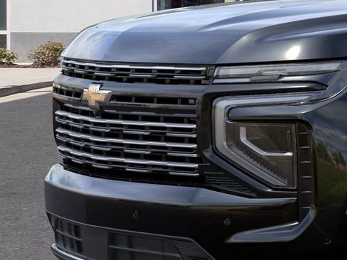 New 2026 Chevrolet Suburban High Country AWD/4WD image 15