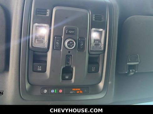 Used 2025 Chevrolet Tahoe High Country RWD image 32