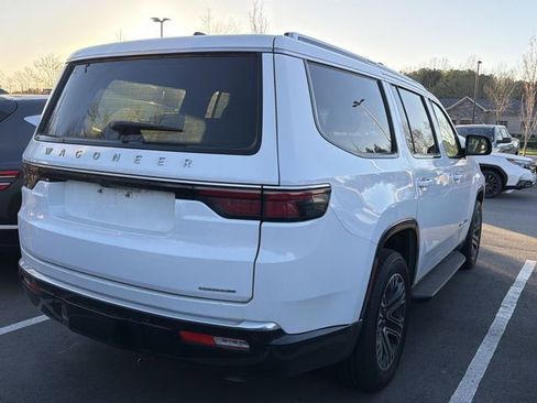 Used 2024 Jeep Wagoneer Series II w/ Flexible Seating Group image 5