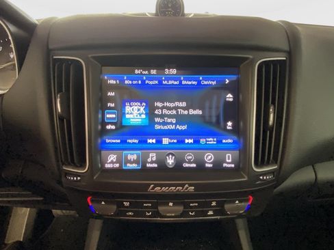 Used 2020 Maserati Levante AWD/4WD image 24