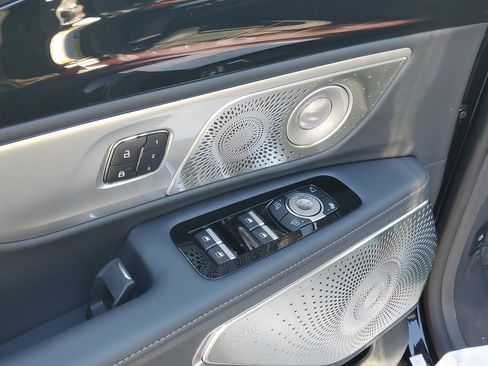 New 2026 Lincoln Nautilus Reserve image 9