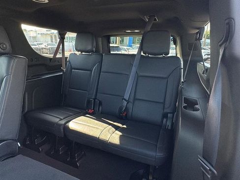Used 2024 Chevrolet Suburban LT RWD image 16