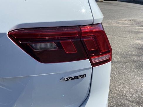 Certified 2022 Volkswagen Tiguan SE R-Line image 33