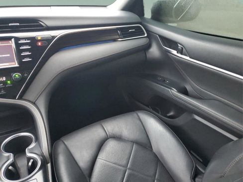 Used 2018 Toyota Camry XLE image 14