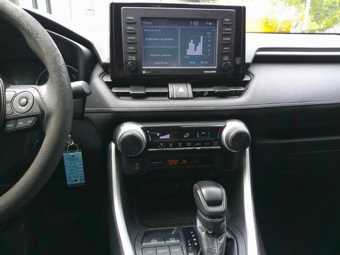 Used 2020 Toyota RAV4 LE image 15