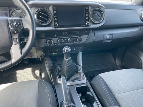 Used 2021 Toyota Tacoma TRD Sport AWD/4WD image 11