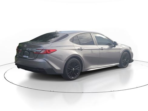 Certified 2025 Toyota Camry SE FWD image 7
