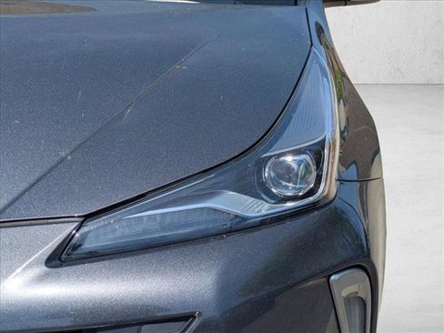 Used 2022 Toyota Prius XLE FWD image 6