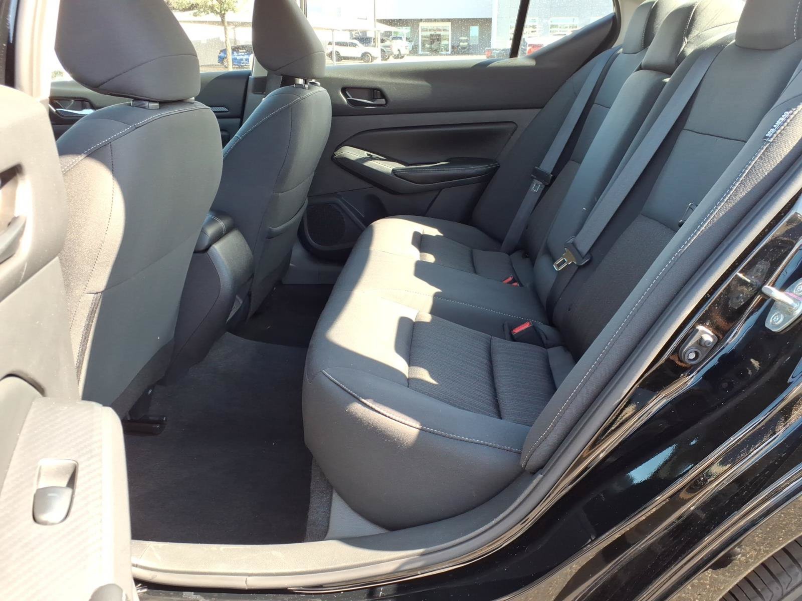 Used 2025 Nissan Altima 2.5 SV FWD image 16