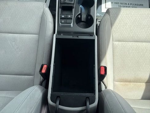 Used 2017 Hyundai Tucson SE image 32