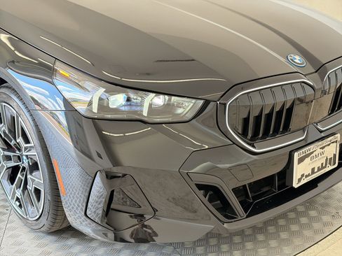 New 2026 BMW i5 eDrive40 w/ M Sport Package AWD/4WD image 11