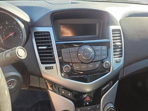 Used 2012 Chevrolet Cruze LT image 17