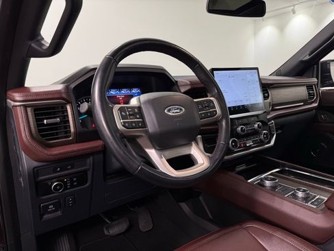 Used 2024 Ford Expedition Limited image 21