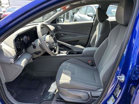 Used 2025 Hyundai Elantra SEL FWD image 11