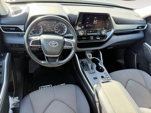 Used 2023 Toyota Highlander LE FWD image 15