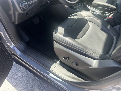 Used 2021 Jeep Cherokee Latitude Lux w/ Comfort/Convenience Group image 15