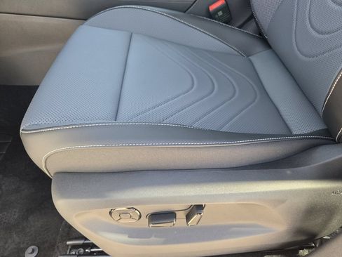 New 2026 Volkswagen Tiguan SE FWD image 21