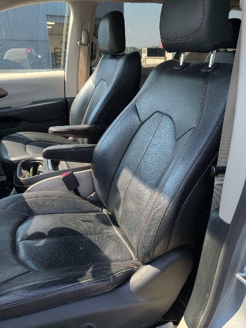 Used 2018 Chrysler Pacifica Touring-L FWD image 12