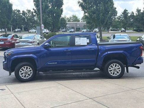 Used 2025 Toyota Tacoma SR5 AWD/4WD image 4