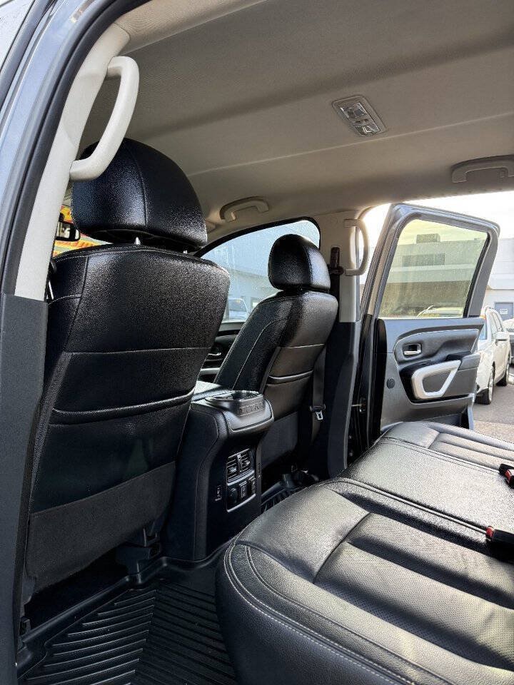 Used 2019 Nissan Titan PRO-4X w/ Pro-4x Convenience Package AWD/4WD image 16