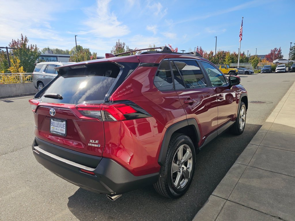 Used 2021 Toyota RAV4 XLE Premium AWD/4WD image 7