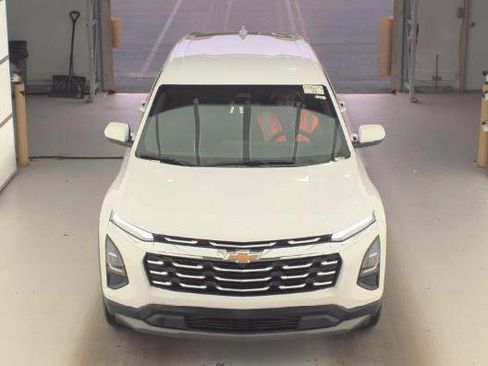 Used 2025 Chevrolet Equinox LT image 2