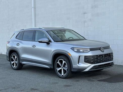 New 2026 Volkswagen Tiguan SE image 8