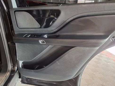 Used 2022 Lincoln Aviator AWD image 11