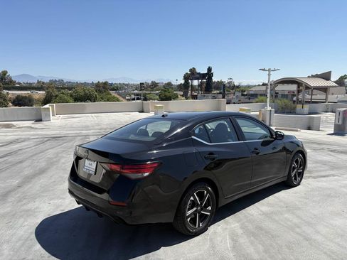 Used 2025 Nissan Sentra SV FWD image 33