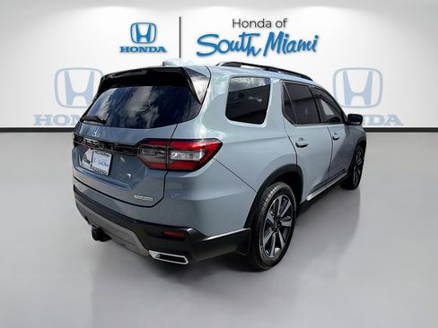 Used 2024 Honda Pilot Touring image 7