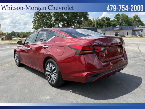 Used 2024 Nissan Altima 2.5 SV FWD image 7