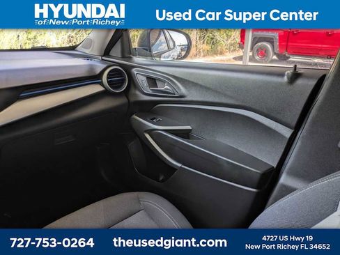 Used 2025 Chevrolet Trax LS FWD image 17